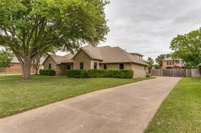 1913 Quail Run Drive, Corinth TX 76208