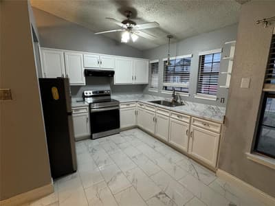 911 Gaynor Avenue, Duncanville TX 75137 - Photo 4