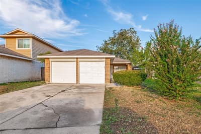 3174 Cross Creek Circle, Grand Prairie TX 75052 - Photo 3