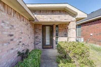 1031 Gaynor Avenue, Duncanville TX 75137 - Photo 2