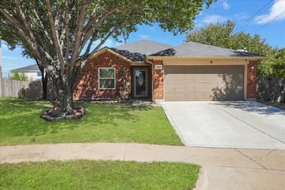 1004 Cedarbrook Circle, Grand Prairie TX 75052