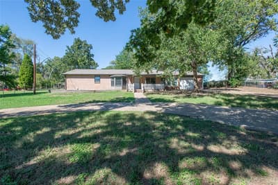 210 Lake Front Drive, Mabank TX 75156