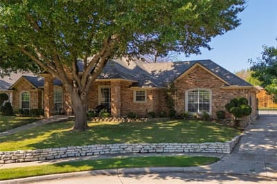 5593 Greenview Court, North Richland Hills TX 76148 - Photo 4