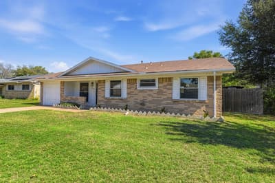 206 Rockaway Drive, Duncanville TX 75116 - Photo 3