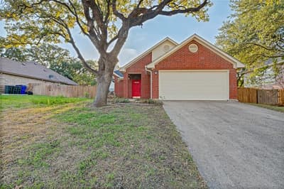 605 Reeves Lane, Kennedale TX 76060 - Photo 3