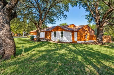 2626 Crest Avenue, Dallas TX 75216 - Photo 2