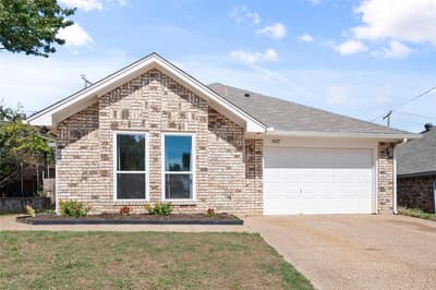 7437 Little Rock Lane, Fort Worth TX 76120 - Photo 2
