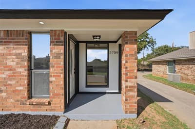5709 Ranchogrande Drive, Arlington TX 76017 - Photo 2