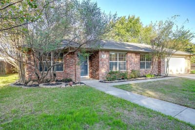 109 Briarwood Drive, Kennedale TX 76060 - Photo 2