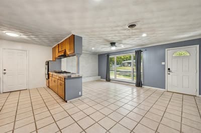 1703 Nueces Trail, Arlington TX 76012 - Photo 3