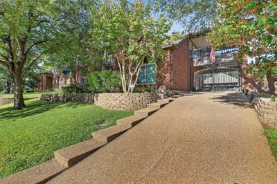 204 Castle Hill Drive, Burleson TX 76028 - Photo 5