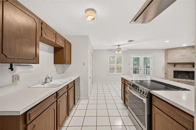 5715 Shady Hill Lane, Arlington TX 76016 - Photo 5