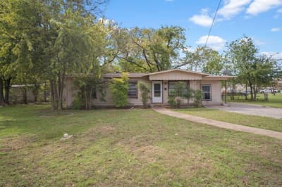 514 E University Avenue, Waxahachie TX 75165 - Photo 2