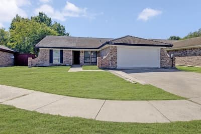 1534 Twin Post Drive, Arlington TX 76014 - Photo 2