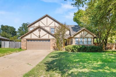 1107 Port Au Prince Drive, Arlington TX 76012 - Photo 2