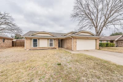 221 Kalmia Drive, Arlington TX 76018