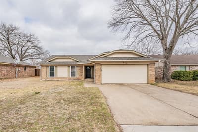 221 Kalmia Drive, Arlington TX 76018 - Photo 2