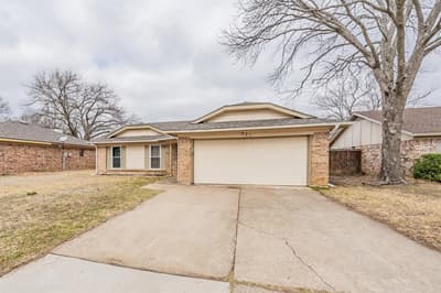 221 Kalmia Drive, Arlington TX 76018 - Photo 3