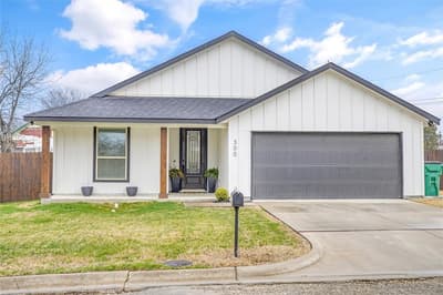 300 W College Street, Jacksboro TX 76458