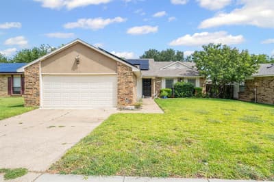 2121 Newbury Drive, Arlington TX 76014