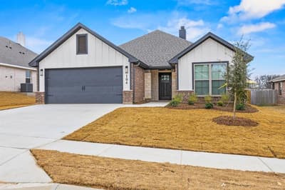 104 Maverick Trail, Valley View TX 76272