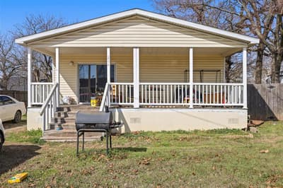 204 S Wickham Street, Alvord TX 76225