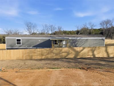 618 E 6th Street # B, Blum TX 76627