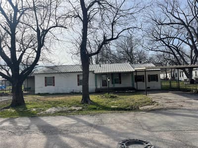 406 S Austin Street, Wolfe City TX 75496