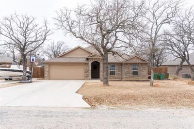 207 Shady Oaks Drive, Runaway Bay TX 76426