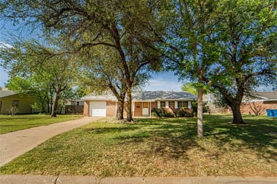 1304 Sycamore Street, Breckenridge TX 76424
