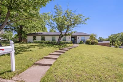 625 Caduceus Lane, Hurst TX 76053
