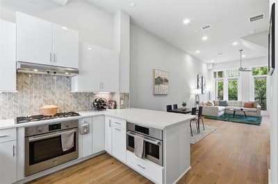 381 E Greenbriar Lane # 1002, Dallas TX 75203