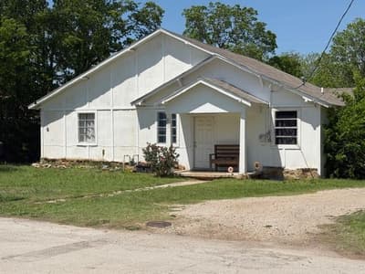 902 Thompson, Jacksboro TX 76458