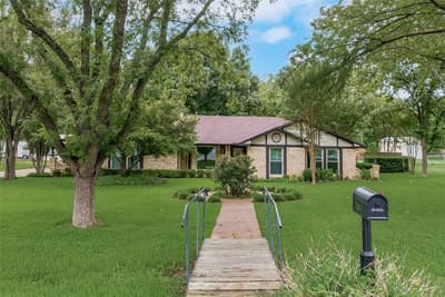 208 Lorene Drive, Red Oak TX 75154