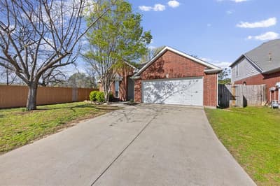 814 Lake Bluff Drive, Lake Dallas TX 75065