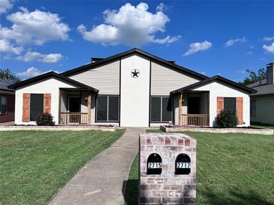 2715/2717 Parkchester Drive, Arlington TX 76015