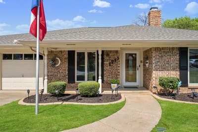 1711 Queensborough Drive, Arlington TX 76015 - Photo 3