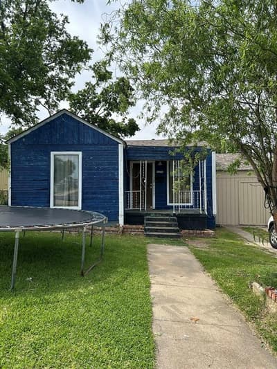 2670 Strong Avenue, Fort Worth TX 76105