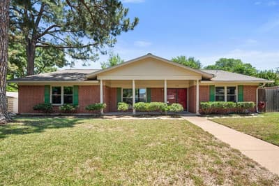 815 Vail Drive, Arlington TX 76012 - Photo 2
