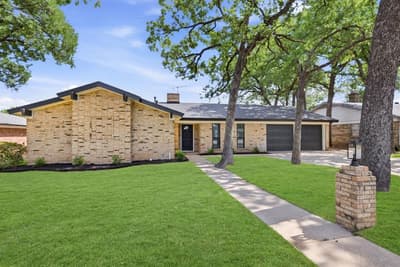 709 Thousand Oaks Drive, Hurst TX 76054