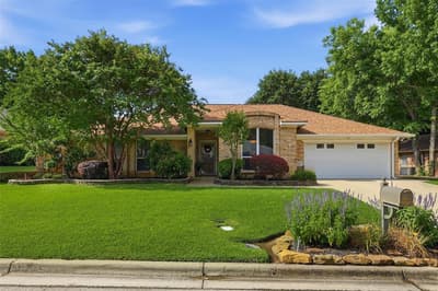 325 Marseille Drive, Hurst TX 76054