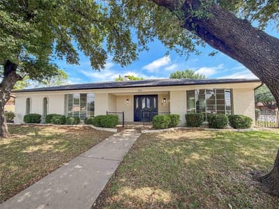 100 W Pleasantview Drive, Hurst TX 76054