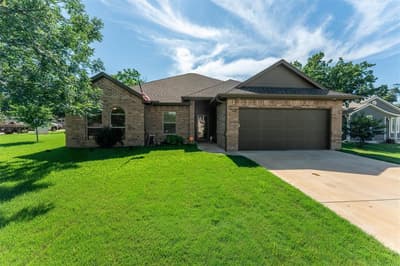 322 S Bowie Drive, Weatherford TX 76086