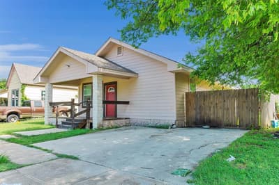 1315 E ARLINGTON Avenue, Fort Worth TX 76104