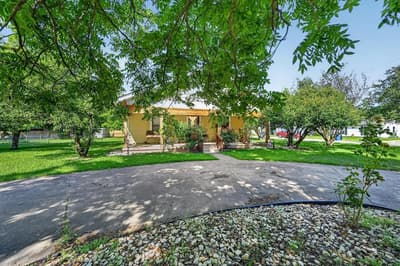 801 S Hall Street, Ennis TX 75119