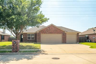 324 Broken Bow Drive, Krum TX 76249