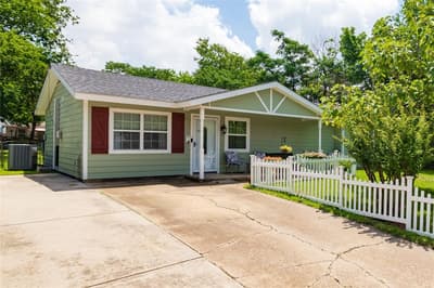 812 Denton Drive, Euless TX 76039