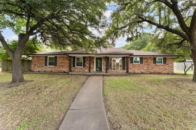426 Brook Hollow Circle, DeSoto TX 75115
