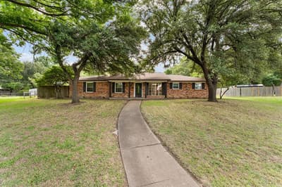 426 Brook Hollow Circle, DeSoto TX 75115 - Photo 2