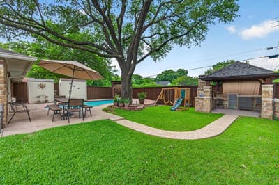 527 Falling Leaves Drive, Duncanville TX 75116